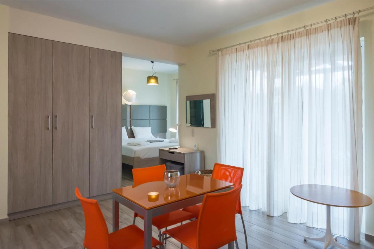 Venus Villa With Private Pool, 2Min To The Beach Finikounta Exterior photo